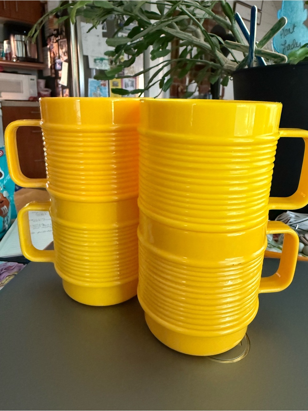 Rubbermaid Plastic mugs set of four